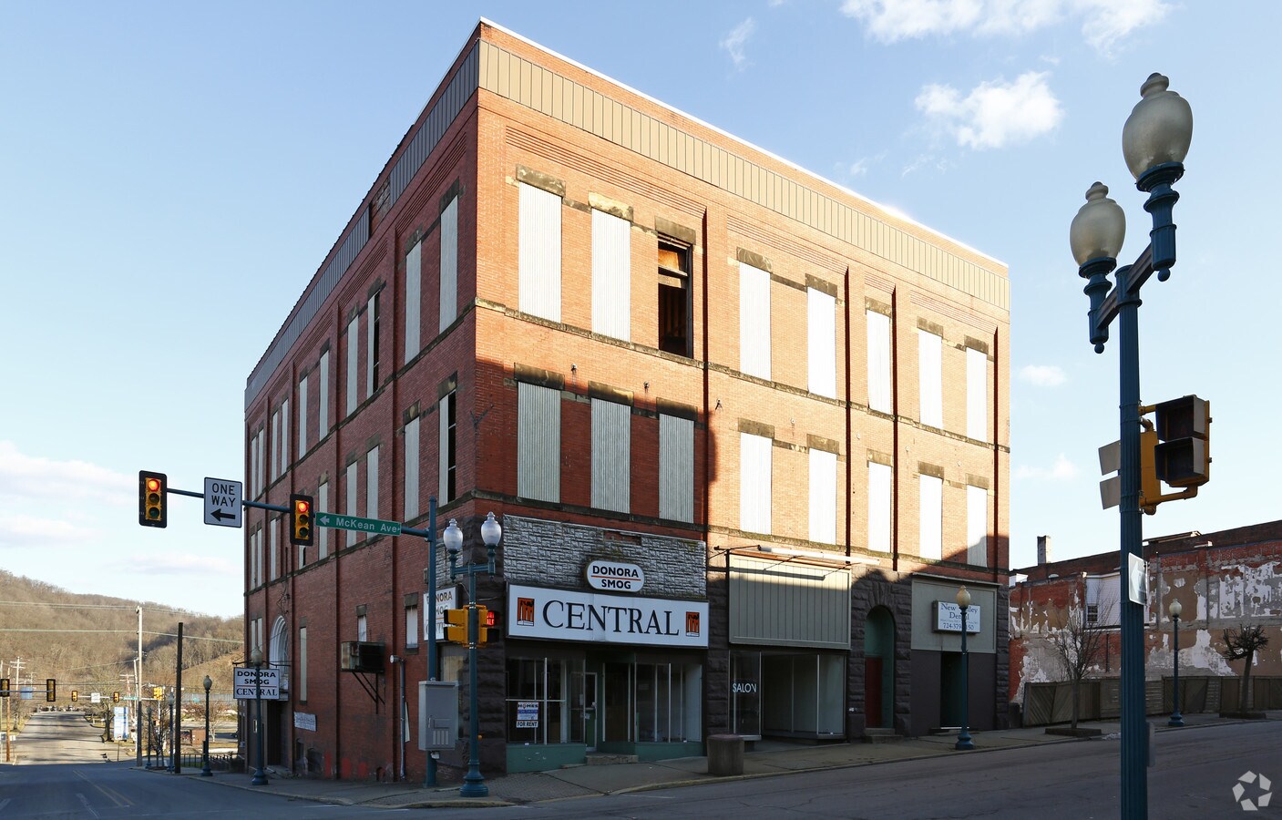 584 Mckean Ave, Donora, PA 15033