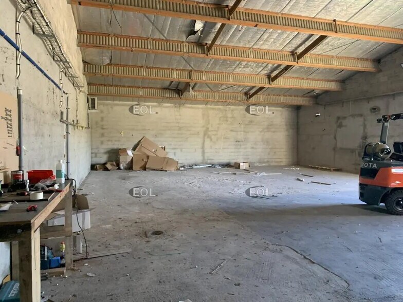 Flex in Peyrolles-en-Provence for sale - Building Photo - Image 2 of 5