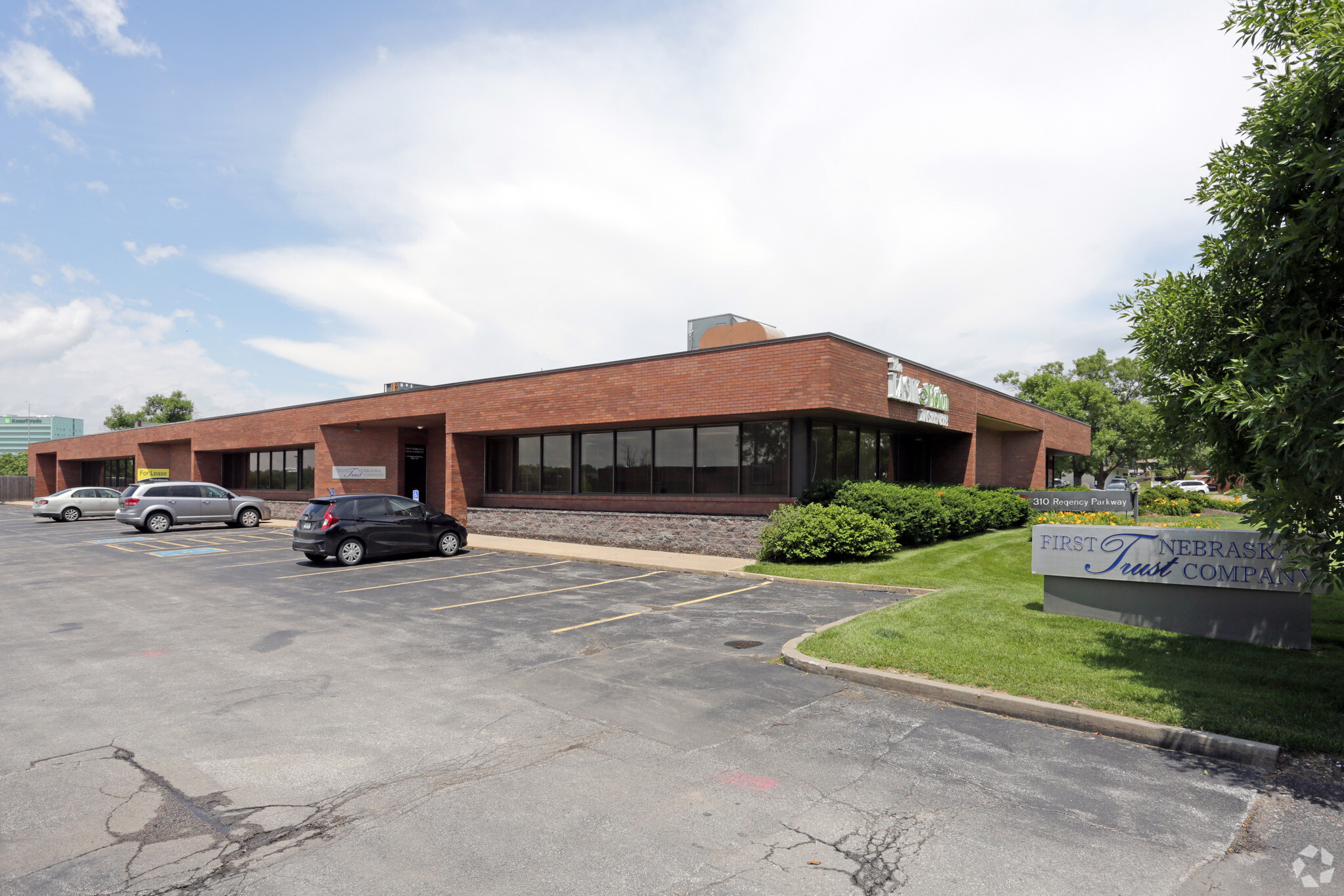 310 Regency Parkway Dr, Omaha, NE 68114 - Corporate Square I | LoopNet