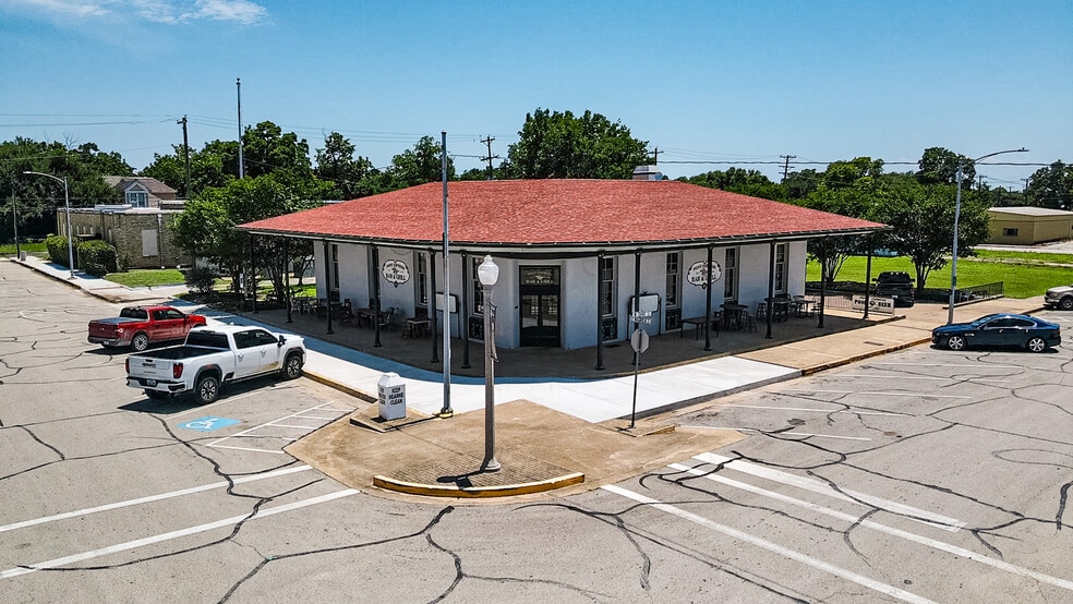 302 S Magnolia St, Hearne, TX for sale - Building Photo - Image 1 of 36