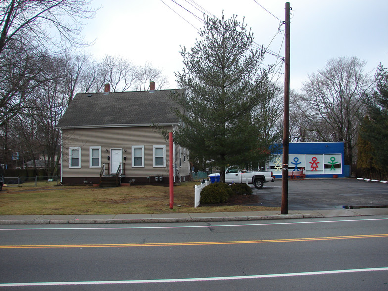 833 Willett Ave, East Providence, RI for sale - Building Photo - Image 1 of 1