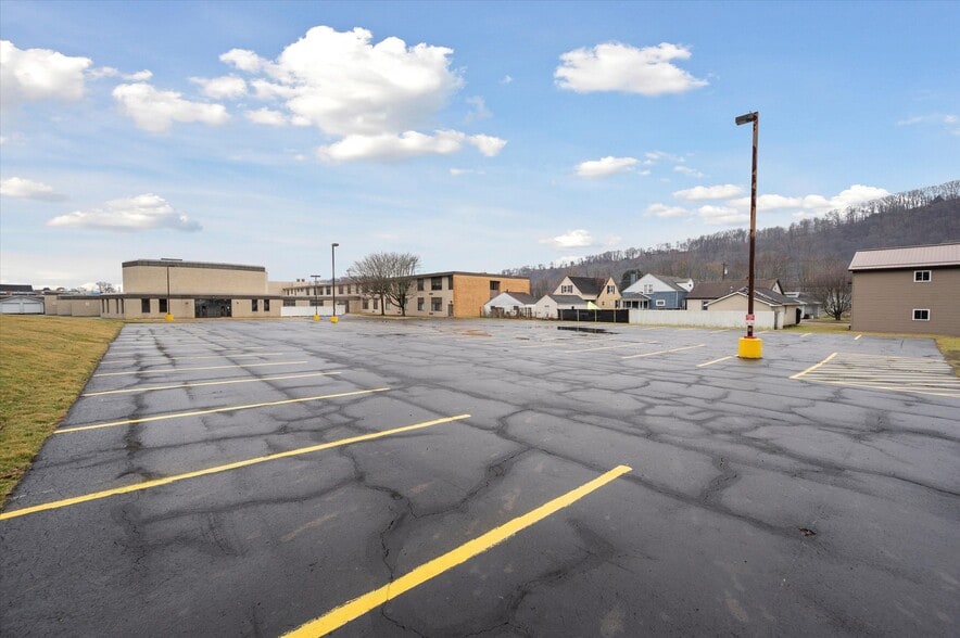1200 Orr Ave, Kittanning, PA for sale - Building Photo - Image 2 of 38