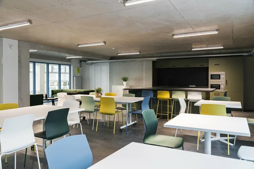 Office in Nantes for lease - Building Photo - Image 3 of 6