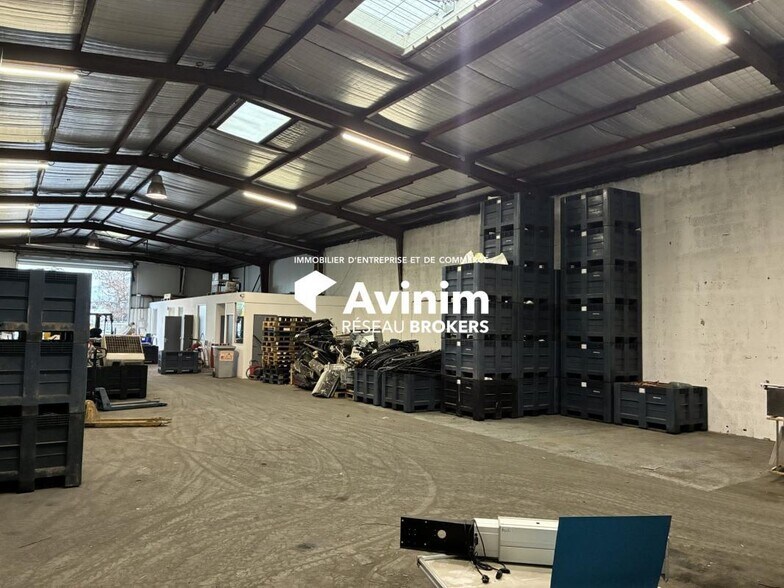 Industrial in Vitrolles for lease - Interior Photo - Image 2 of 7