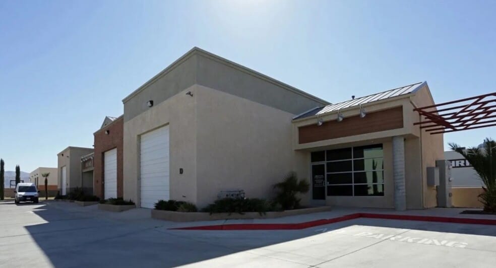 13455 Malaki Rd, Apple Valley, CA for lease - Building Photo - Image 1 of 2