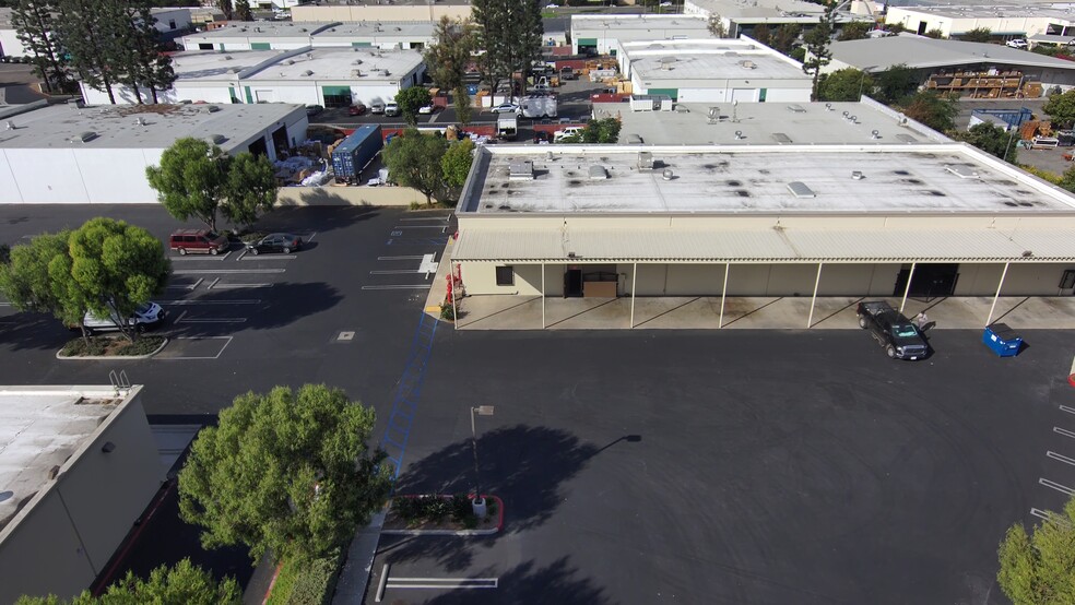 1525 E McFadden Ave, Santa Ana, CA for lease - Building Photo - Image 2 of 8