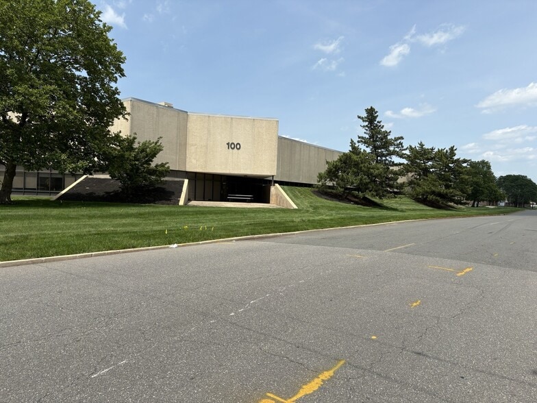 100 Newfield Ave, Edison, NJ for lease - Building Photo - Image 2 of 3