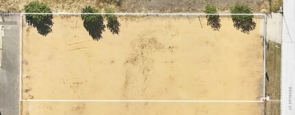 8 Douglas St, Delacombe, VIC - Aerial map view