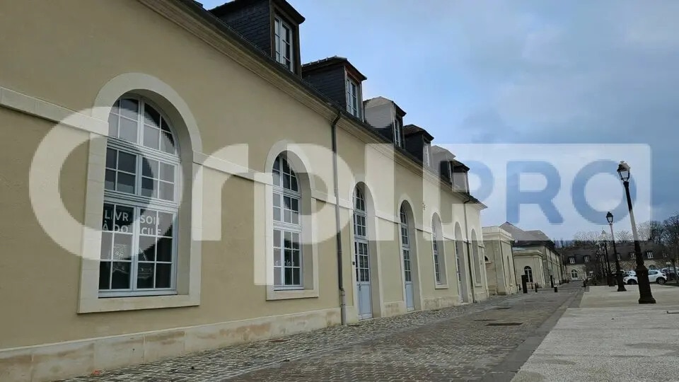 Retail in Compiègne for lease - Building Photo - Image 1 of 3