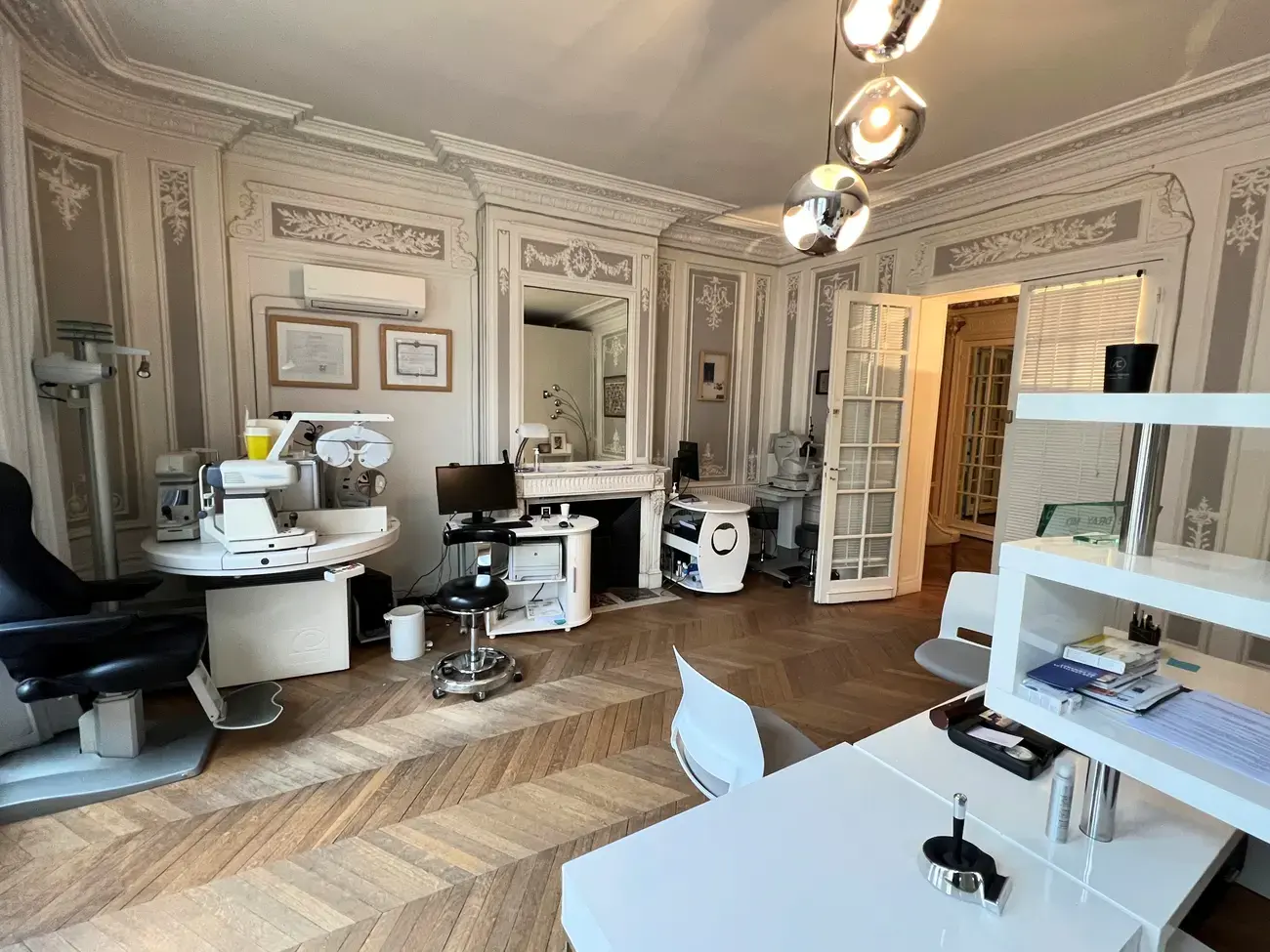 Office in Paris for lease Building Photo- Image 1 of 2