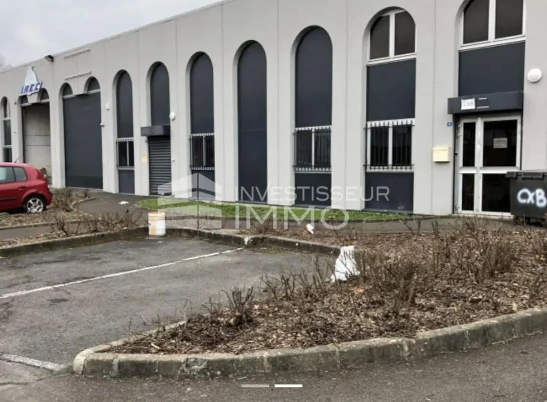 Flex in Noisy-le-Grand for lease Building Photo- Image 1 of 6