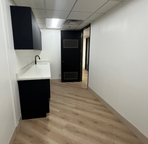 10617 N Hayden Rd, Scottsdale, AZ for lease - Interior Photo - Image 2 of 18