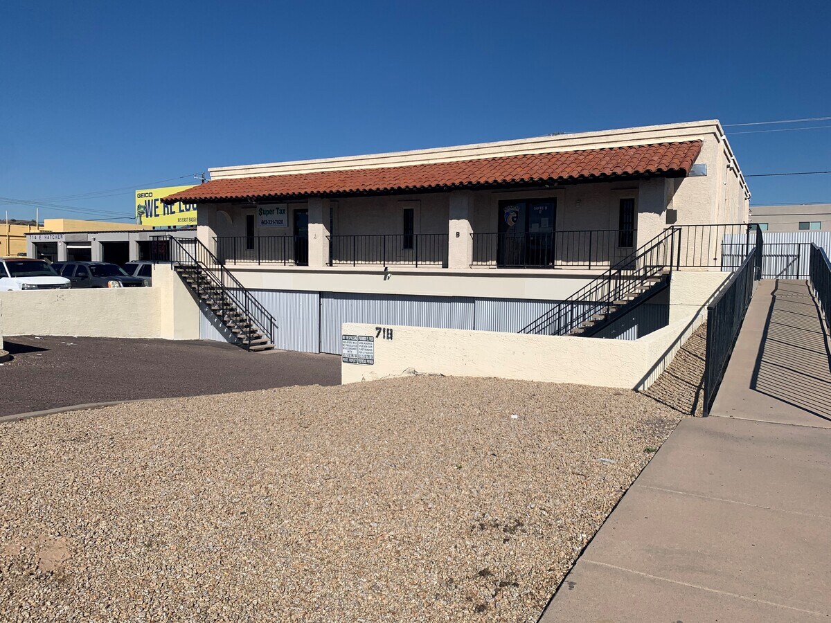 718 E Hatcher Rd, Phoenix, AZ 85020