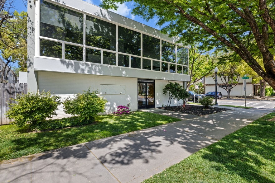2431 Capitol Ave, Sacramento, CA for lease - Building Photo - Image 2 of 39