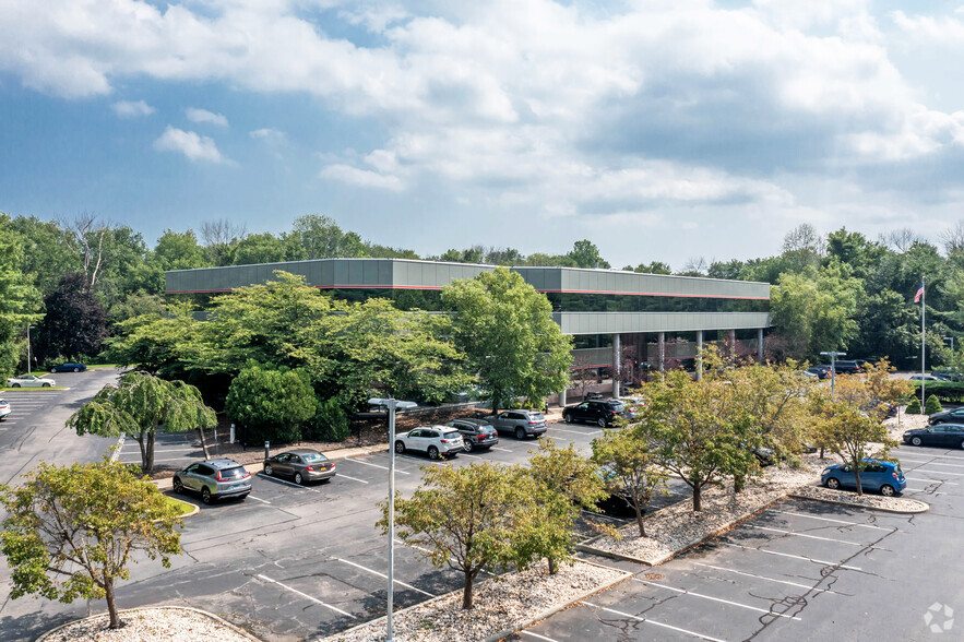 200 Business Park Dr, Armonk, NY for lease - Primary Photo - Image 2 of 4