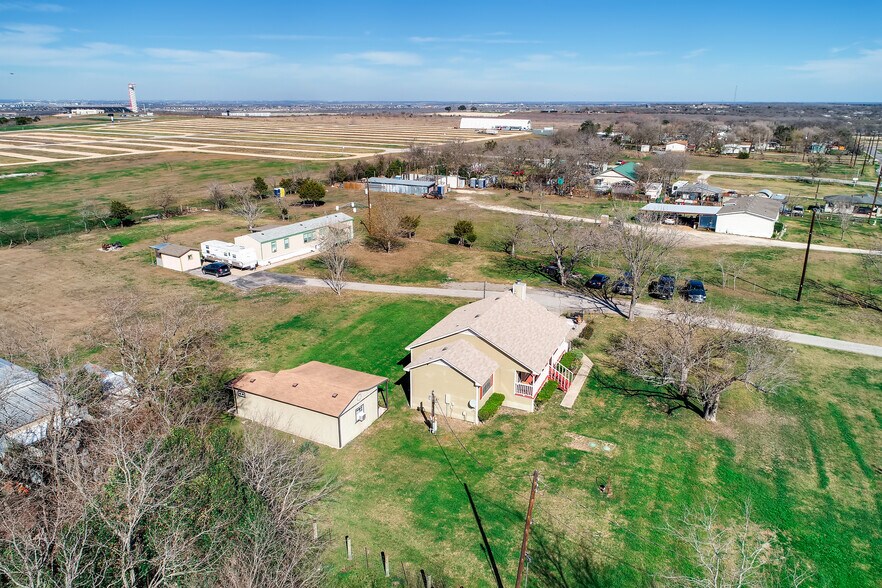 9028 Elroy Rd, Del Valle, TX 78617