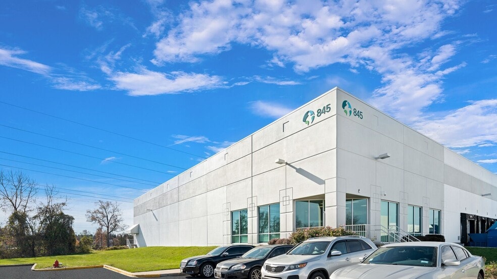 845 Hampton Park Blvd, Capitol Heights, MD for lease - Building Photo - Image 1 of 10