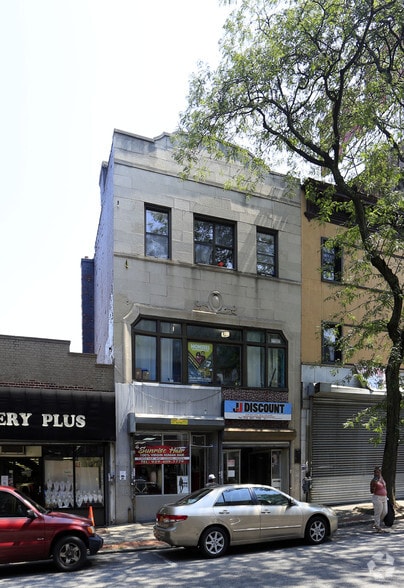 33 S 4th Ave, Mount Vernon, NY for lease - Building Photo - Image 2 of 3