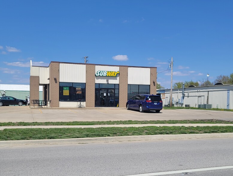 1360 W Jackson St, Auburn, IL for sale - Primary Photo - Image 1 of 1