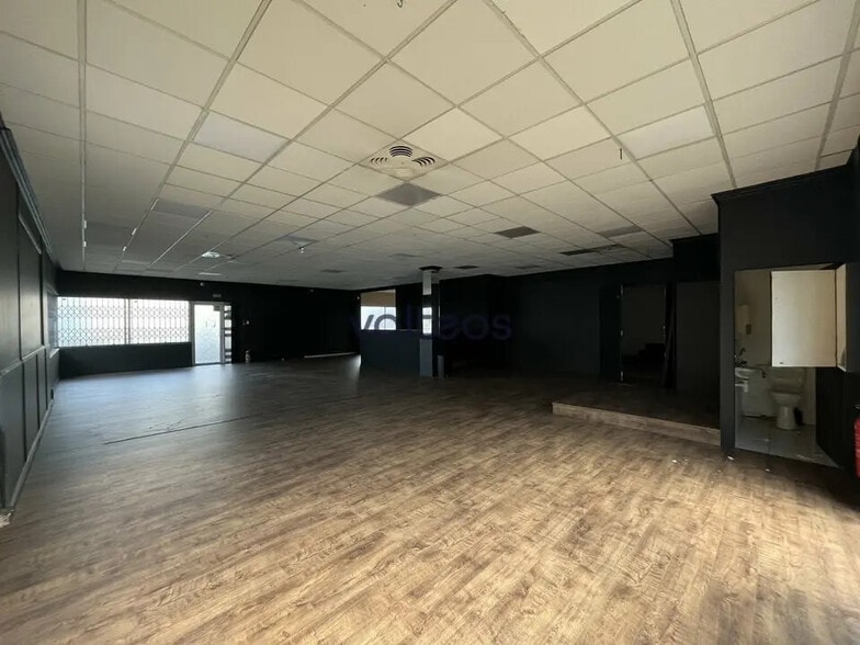 Retail in Portet-sur-Garonne for lease - Interior Photo - Image 3 of 7