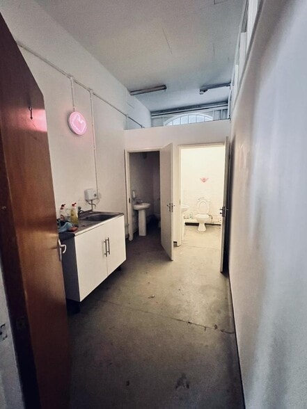 St Johns Rd, Stourbridge for lease - Interior Photo - Image 3 of 13