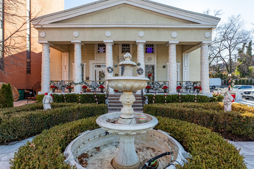 404 Richmond Ter, Staten Island, NY for sale - Primary Photo - Image 1 of 28