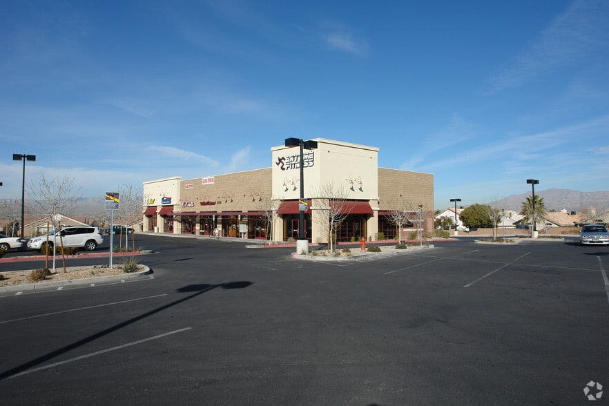 6520 E Lake Mead Blvd, Las Vegas, NV for lease - Primary Photo - Image 1 of 6