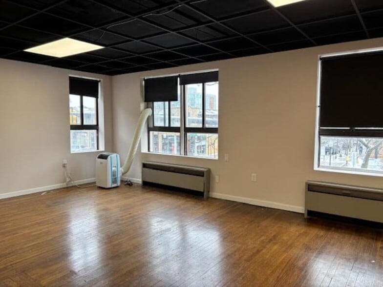 600 S Washington Ave, Royal Oak, MI for lease - Building Photo - Image 2 of 12