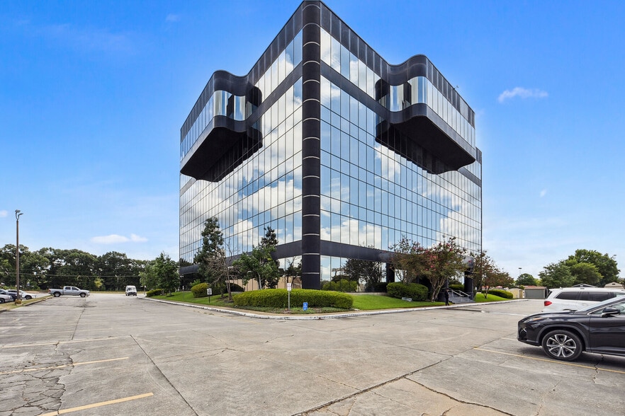 3639 Ambassador Caffery Pky, Lafayette, LA 70503 Ambassador Tower