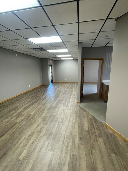 8080 Utah St, Merrillville, IN for lease - Building Photo - Image 3 of 8