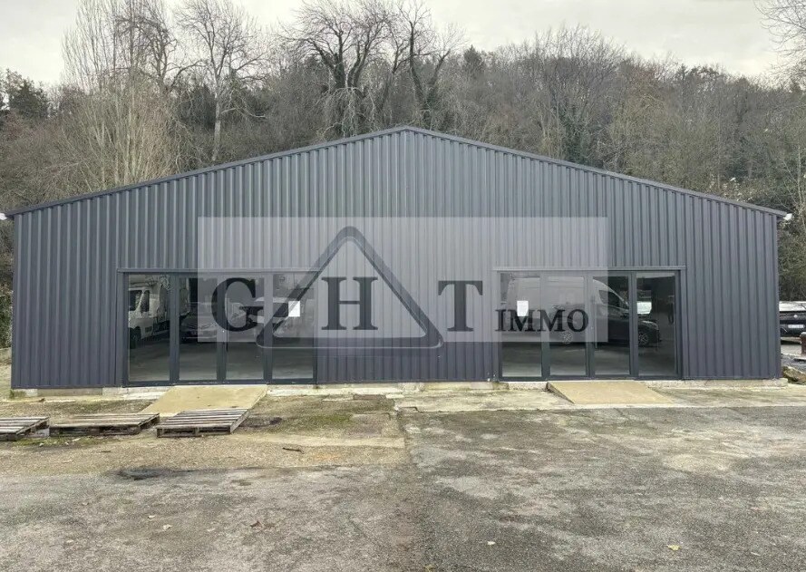 Industrial in Creil for lease Building Photo- Image 1 of 5