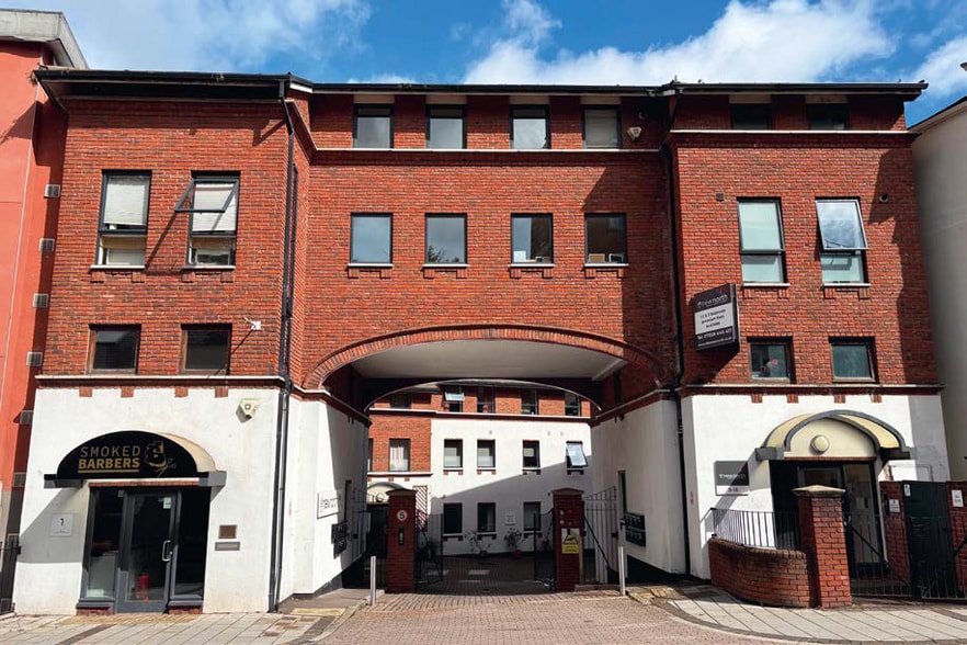 48 New North Rd, Exeter for sale - Primary Photo - Image 1 of 5