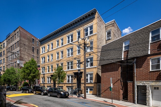 More details for 315-317 Mountain Rd, Union City, NJ - Multifamily for Sale