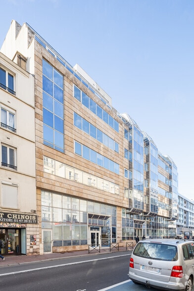 123-125 Rue Victor Hugo, Levallois-Perret for lease - Building Photo - Image 2 of 4