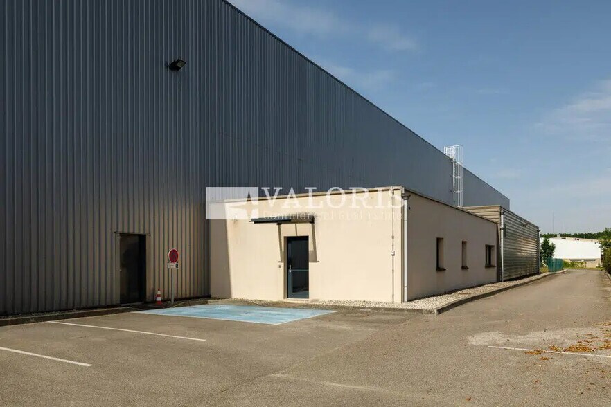 Flex in Miribel for lease - Building Photo - Image 2 of 8