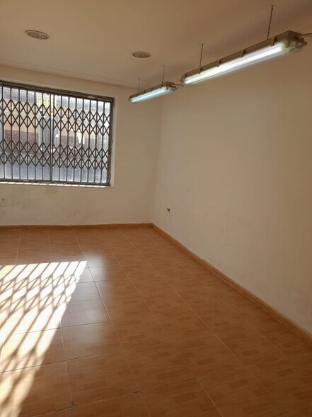 Retail in Cáceres for lease - Building Photo - Image 2 of 12