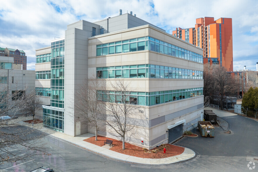 790 Memorial Dr, Cambridge, MA for lease - Building Photo - Image 1 of 9