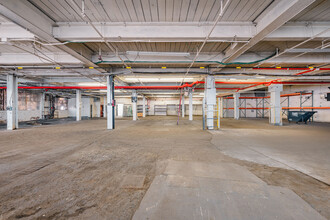 236-276 Greenpoint Ave, Brooklyn, NY for lease Interior Photo- Image 2 of 6