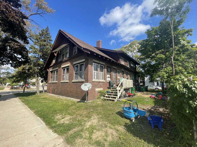 109 W Illinois St, Mount Pleasant, MI for sale - Primary Photo - Image 1 of 3