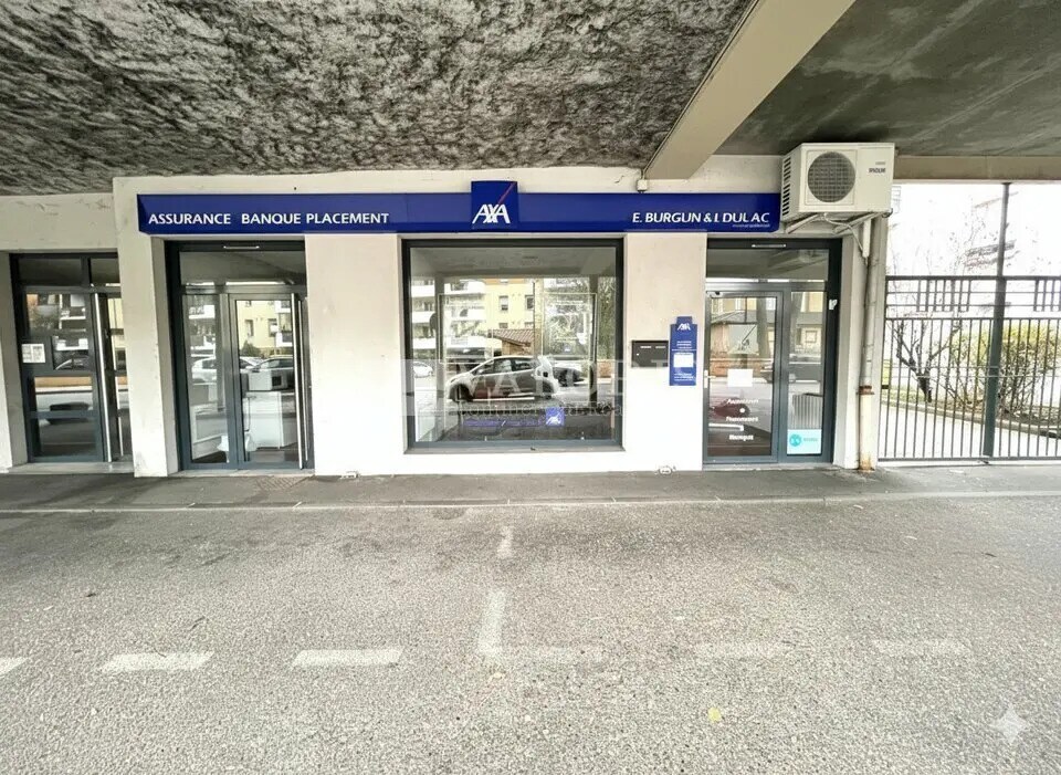 Retail in Lozanne for sale Building Photo- Image 1 of 7
