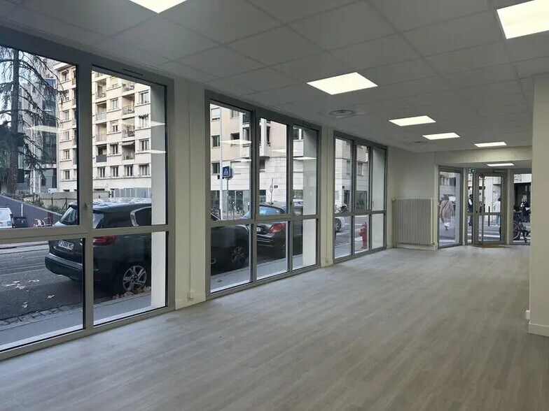 Office in Lyon for lease - Interior Photo - Image 1 of 8