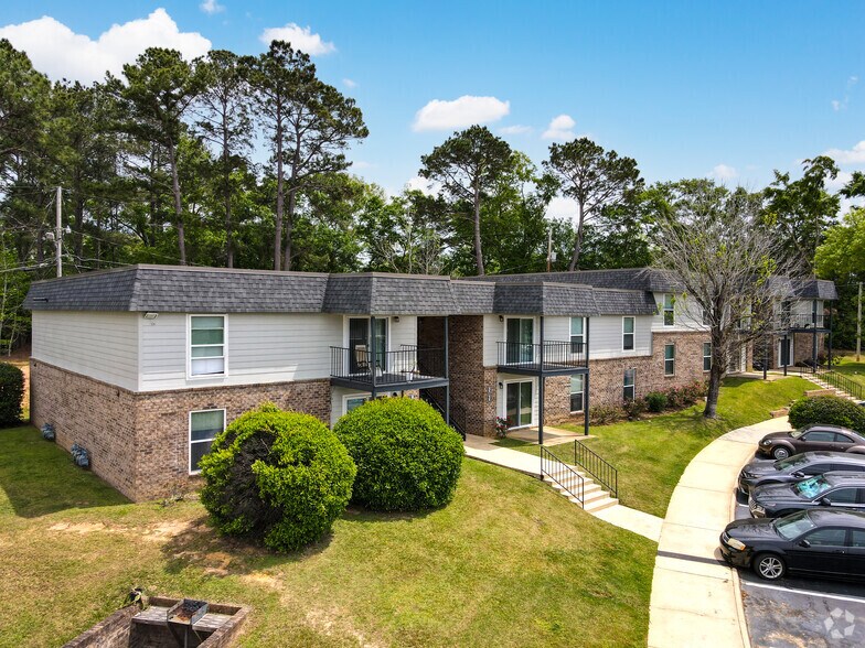 106 Castle Dr, Dothan, AL for sale - Primary Photo - Image 1 of 1