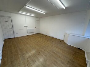 7 Station Rd, Wombwell for lease Interior Photo- Image 2 of 4