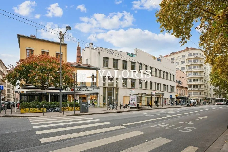 Office in Lyon for sale Building Photo- Image 1 of 13