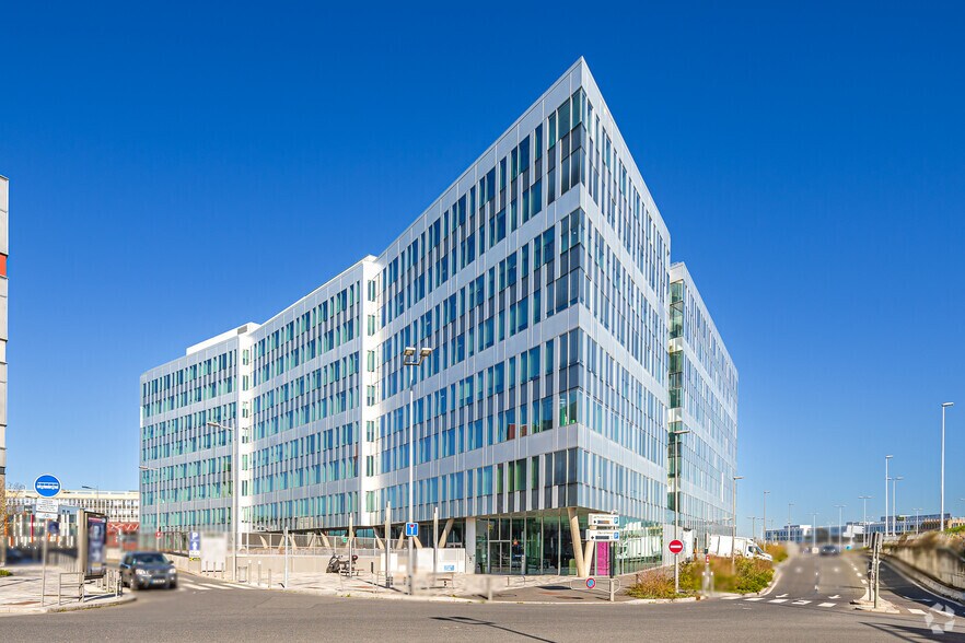 Office in Nanterre for lease - Primary Photo - Image 1 of 2