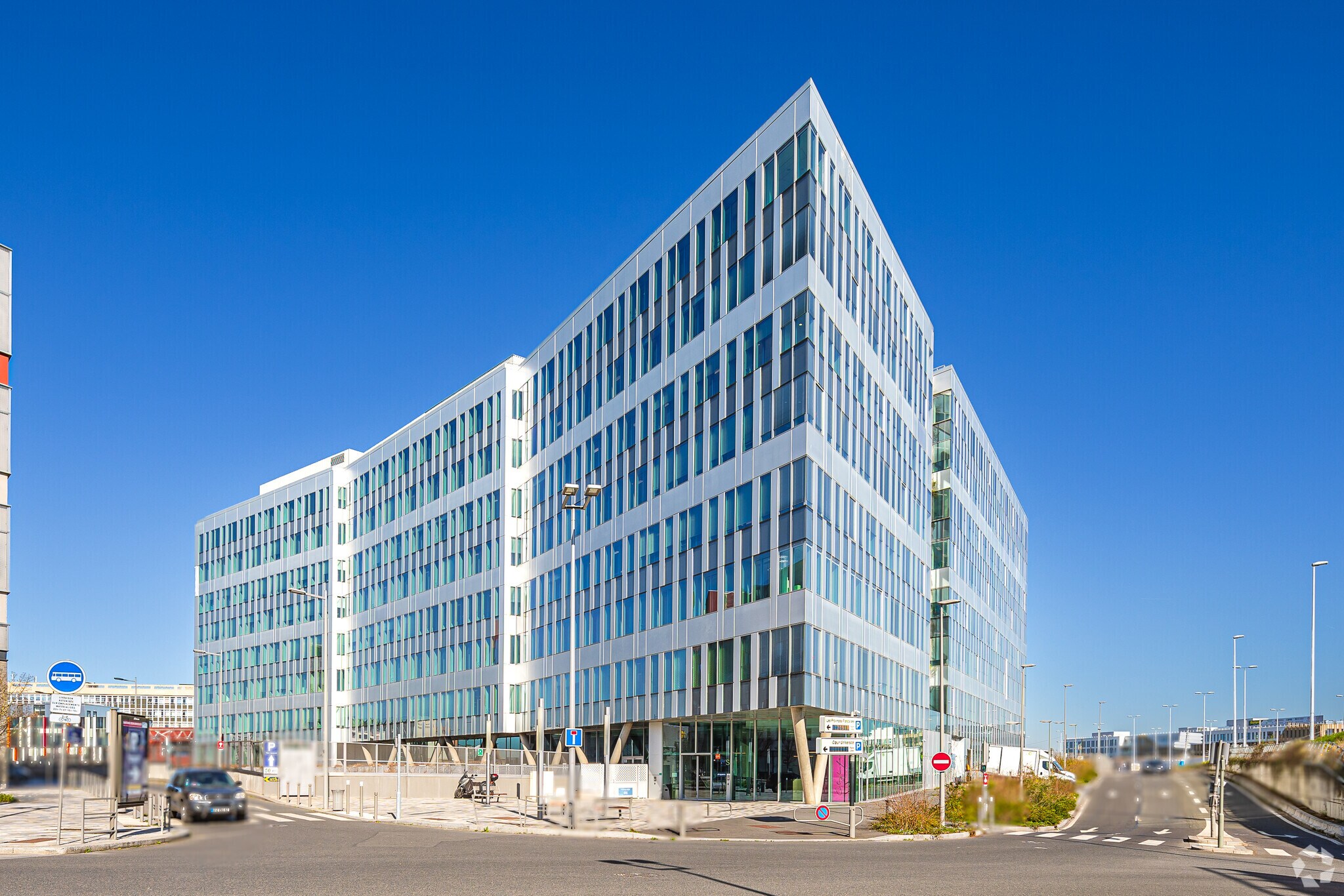 Office in Nanterre for lease Primary Photo- Image 1 of 3
