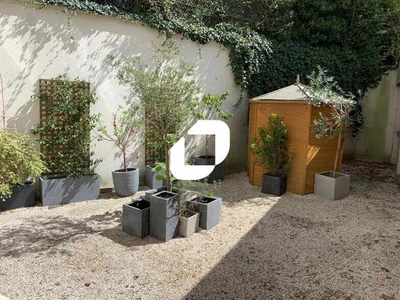 16 Rue Rottembourg, Paris for sale - Building Photo - Image 3 of 15
