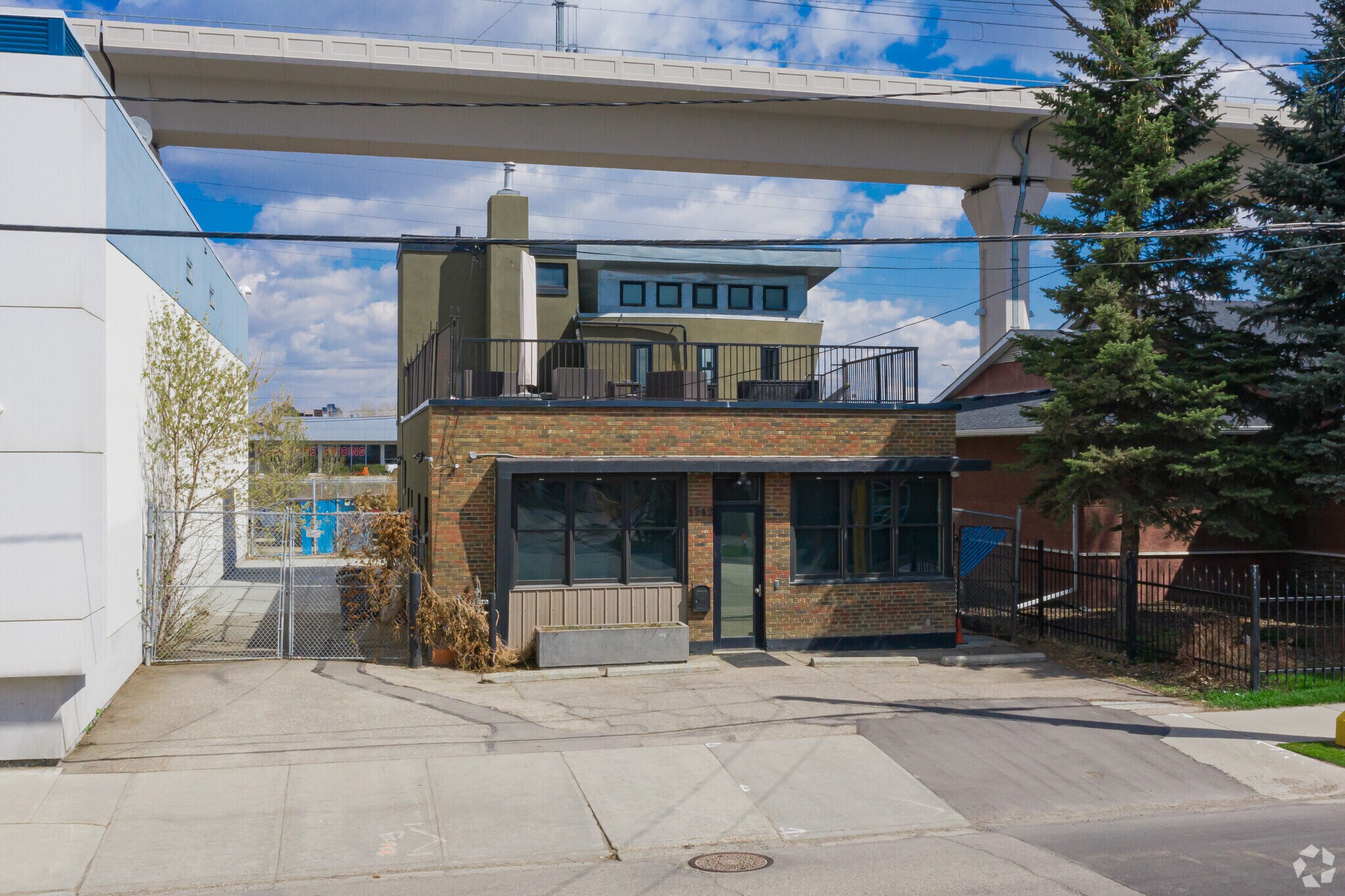 1742 10th Ave SW, Calgary, AB for sale Primary Photo- Image 1 of 1