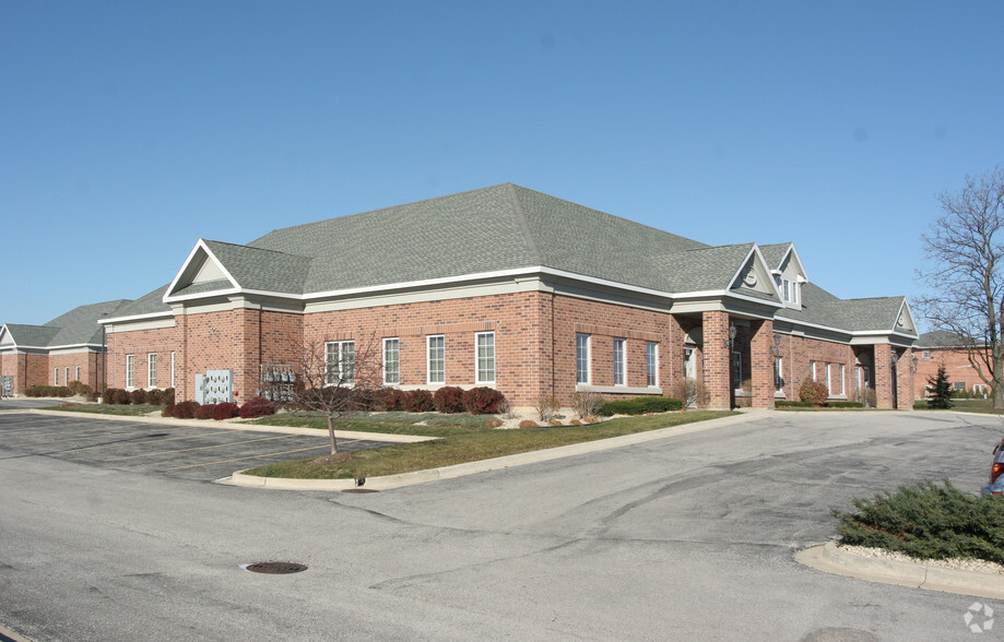 5445 Grand Ave, Gurnee, IL for sale - Primary Photo - Image 1 of 1