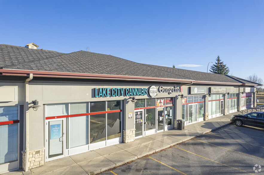 22 Richard Way SW, Calgary, AB for lease - Primary Photo - Image 1 of 6